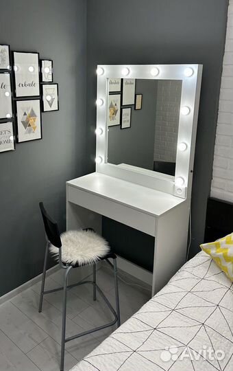 Гримерный стол новый