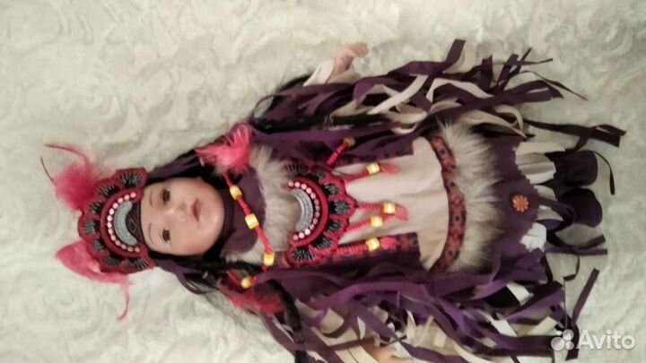 Фарфоровая интерьерная кукла индеец