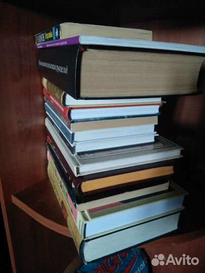 Книги разных жанров и тематик. Все в описании