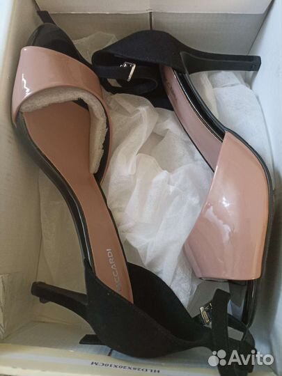 Босоножки новые