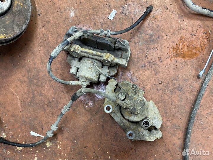 Шкода Рапид передние суппорта в сборе