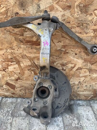 Поворотный кулак передний левый Audi A4 B6 1.8 AMB