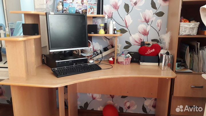 Школьный уголок, стойка под книги б/у