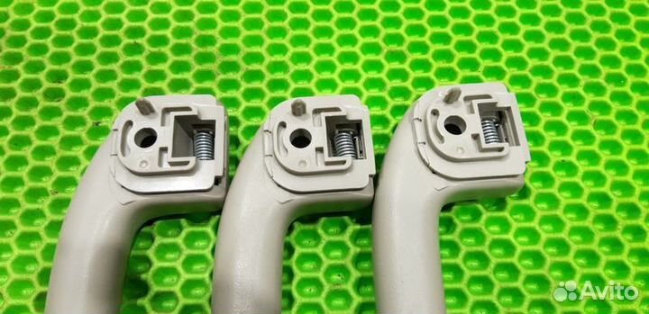 Ручка потолка Nissan Tiida C11