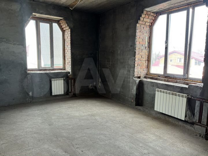 Коттедж 560 м² на участке 15 сот.