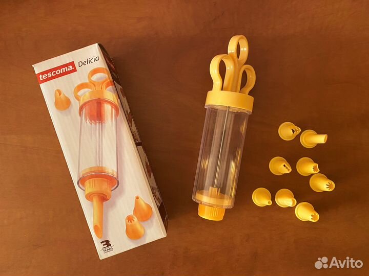 Новый кондитерский шприц, 8 насадок Tescoma