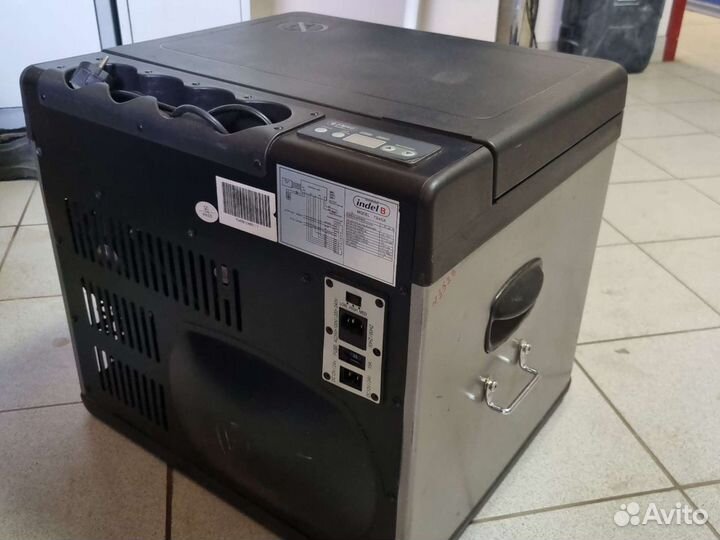 Автомобильный холодильник indel B TB45A. Италия