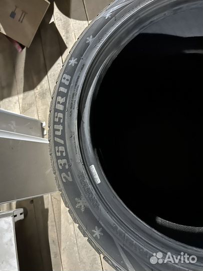 Winter Tact WT 80+ 235/45 R18