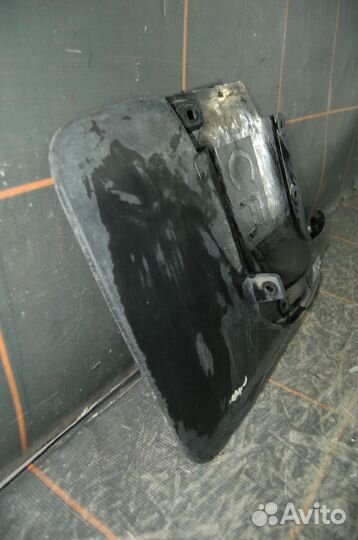 Брызговик задний правый - Toyota Land Cruiser 200