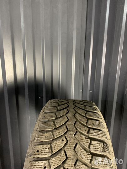 Bridgestone Blizzak Spike-01 215/60 R16 95T