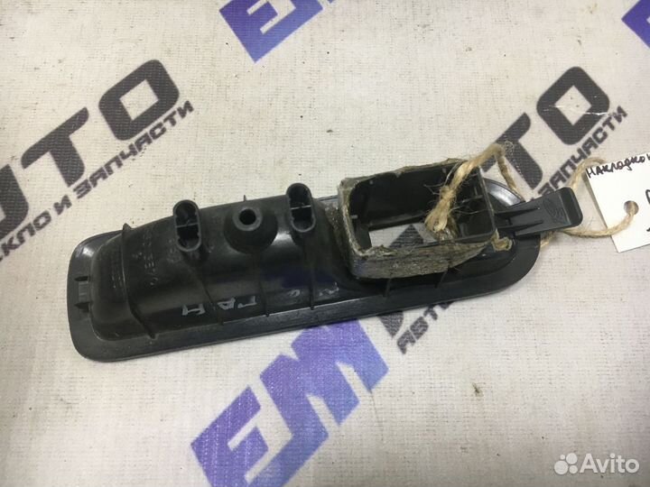 Накладка кнопки стеклоподъемника Рено Меган 2