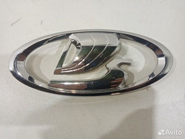 Эмблема передняя LADA Vesta 2015
