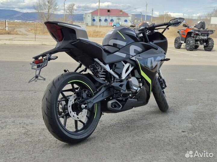 Мотоцикл cfmoto 300SR