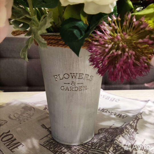 Композиция из искусственных цветов, для интерьера