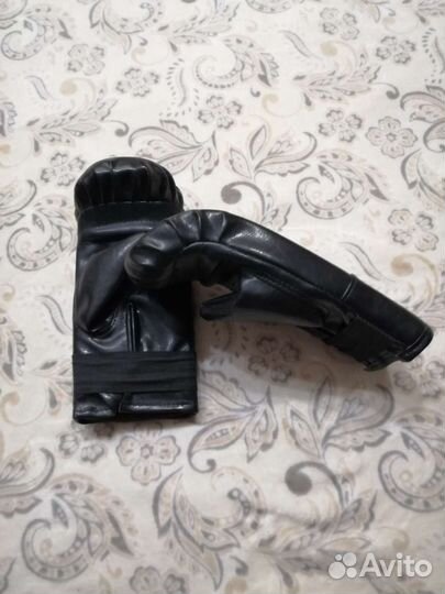 Боксерские перчатки