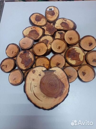 Деревянная подставка под горячее, ручной работы