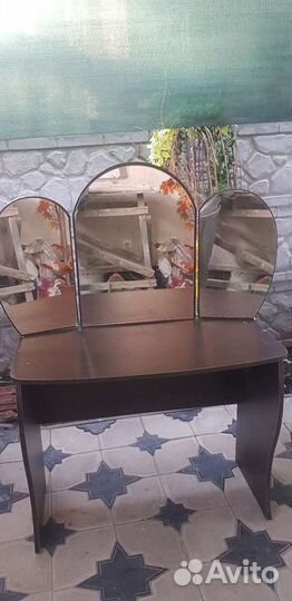 Туалетный столик с зеркалом бронь до 02.09
