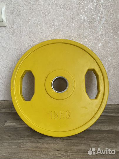Блин для штанги 15 кг с хватами обрезиненный