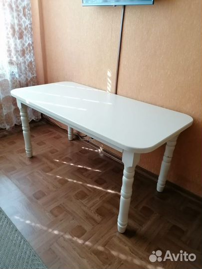 Стол со стульями