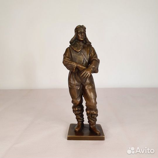 Статуэтка из бронзы Летчик
