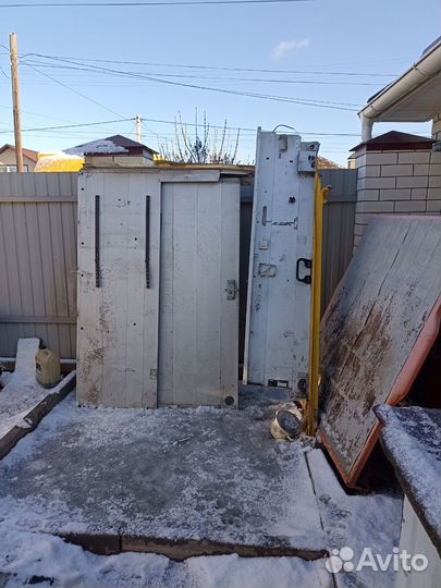 Дверь из кабины в будку