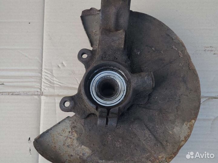 Поворотный кулак передний левый Audi 80 B4