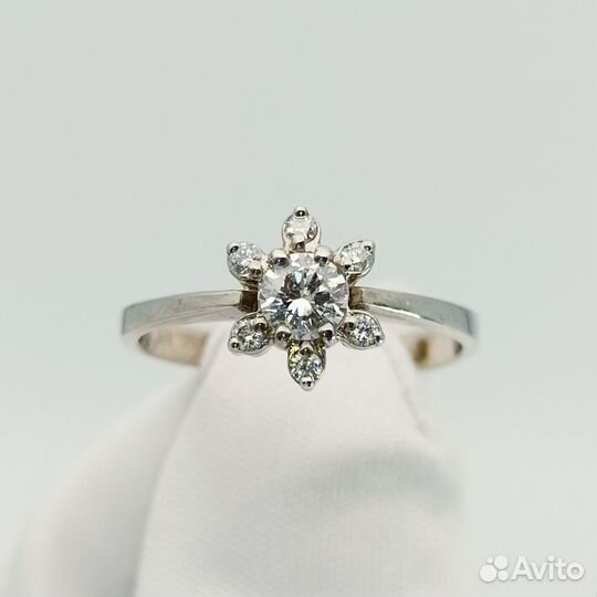 Золотое кольцо с бриллиантом 17р