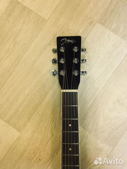 Акустическая гитара 