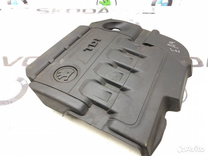 Крышка двигателя декоративная Skoda Octavia A7