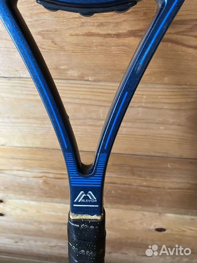 Теннисная ракетка