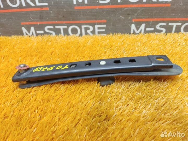 Направляющая ремня безопасности передняя правая