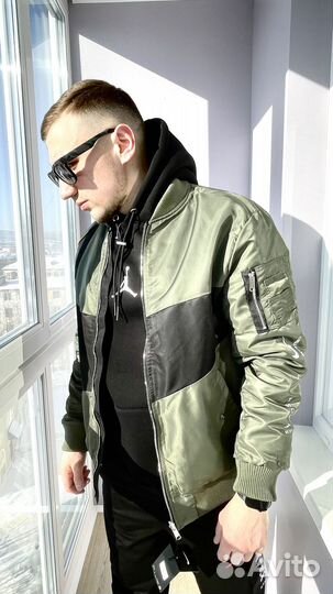 Бомбер nike swoosh