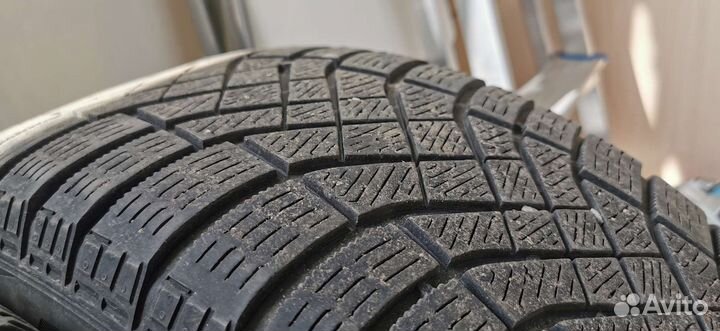 Pirelli Ice Zero FR 225/50 R17