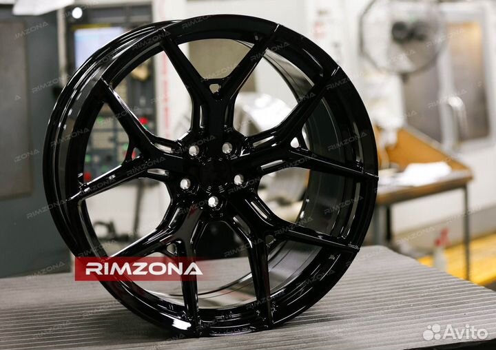 Кованые диски R22 на Porsche Cayenne GTS