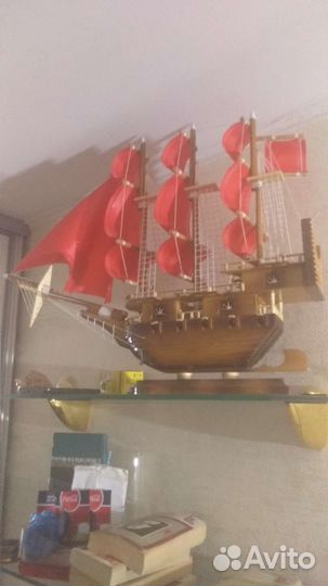 Модель- макет (не игрушка) парусника-Алые паруса
