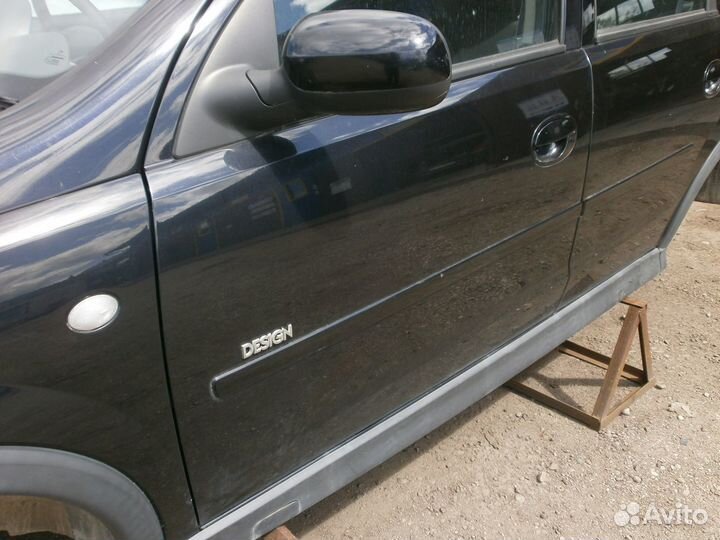 Передние двери Opel Corsa 2005г. хетч