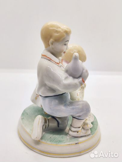 Статуэтка СССР Дети кормят голубей Полонное