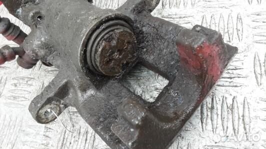 Суппорт тормозной задний правый toyota avensis T27