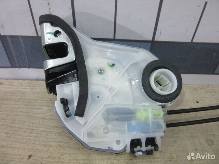 Замок двери задней левой Toyota RAV 4 с 2019