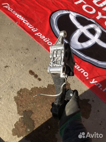 Верхняя Подушка двигателя Toyota Camry v55