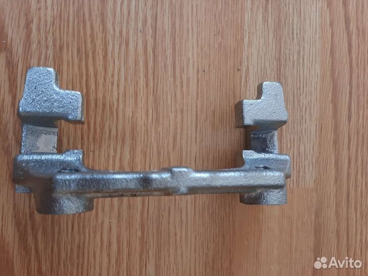 Скоба заднего суппорта форд