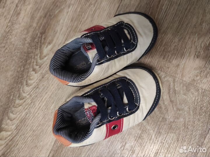 Кроссовки детские