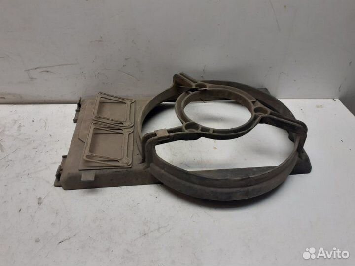 Диффузор вентилятора Audi 100 C4 1991-1994