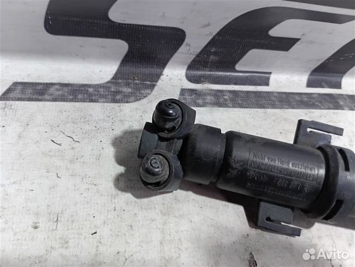 Форсунка омывателя фар правая Audi Q5 8R 3.0 CCW