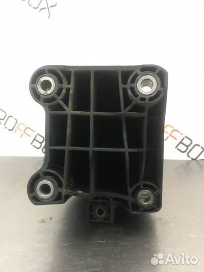 Кронштейн двигателя левый Mercedes E-Class W213