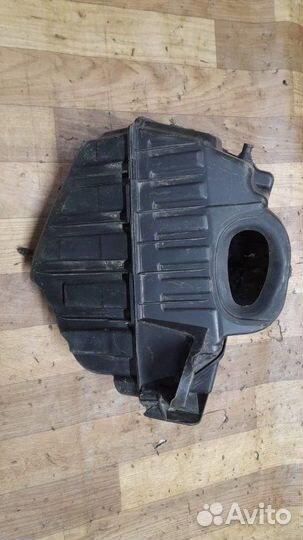 Корпус воздушного фильтра Renault Fluence седан