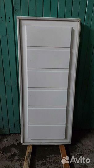 Дверь морозильной камеры