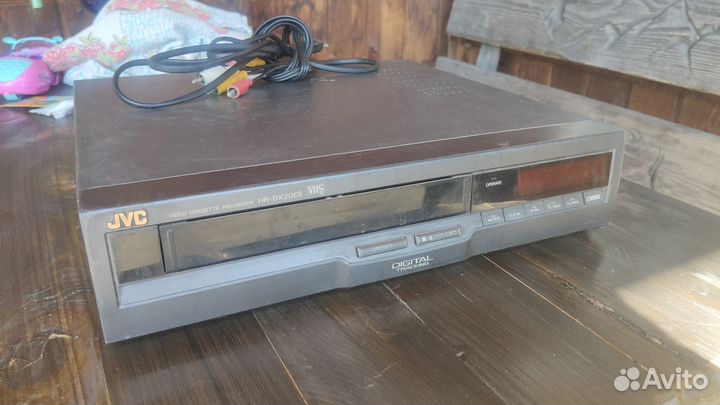 Видеомагнитофон JVC