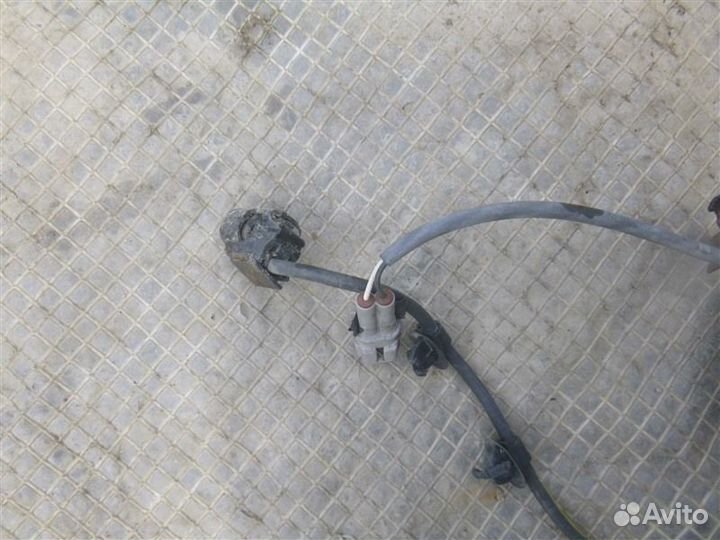 Датчик abs передний правый Toyota Land Cruiser