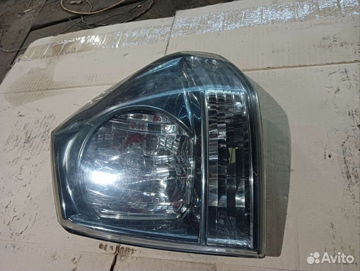 Фонарь задний правый Toyota lexus